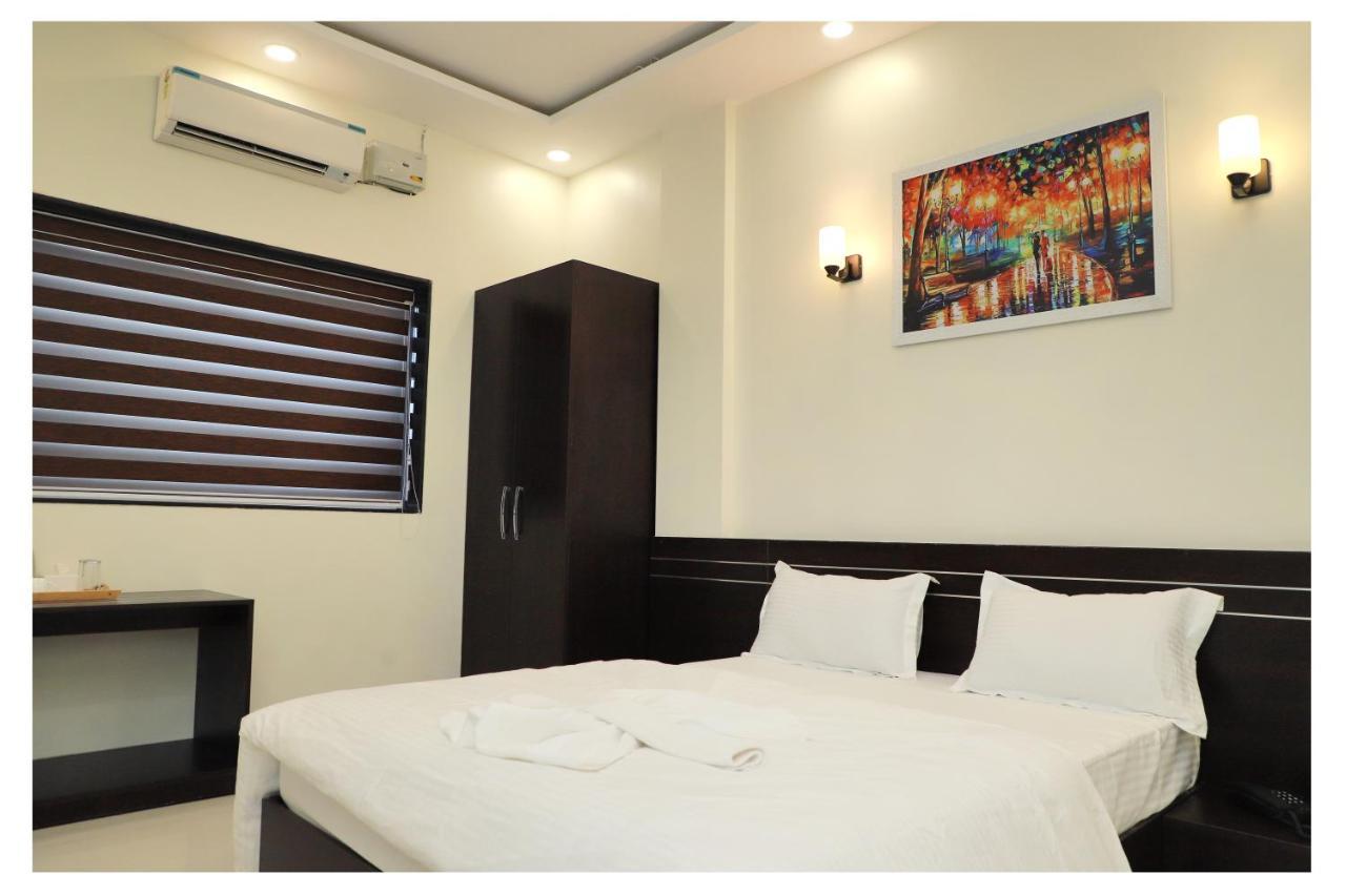 Hotel Opal Plaza Executive Waluj Buzurg Экстерьер фото