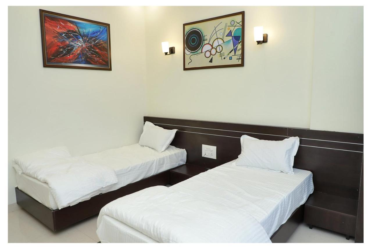 Hotel Opal Plaza Executive Waluj Buzurg Экстерьер фото