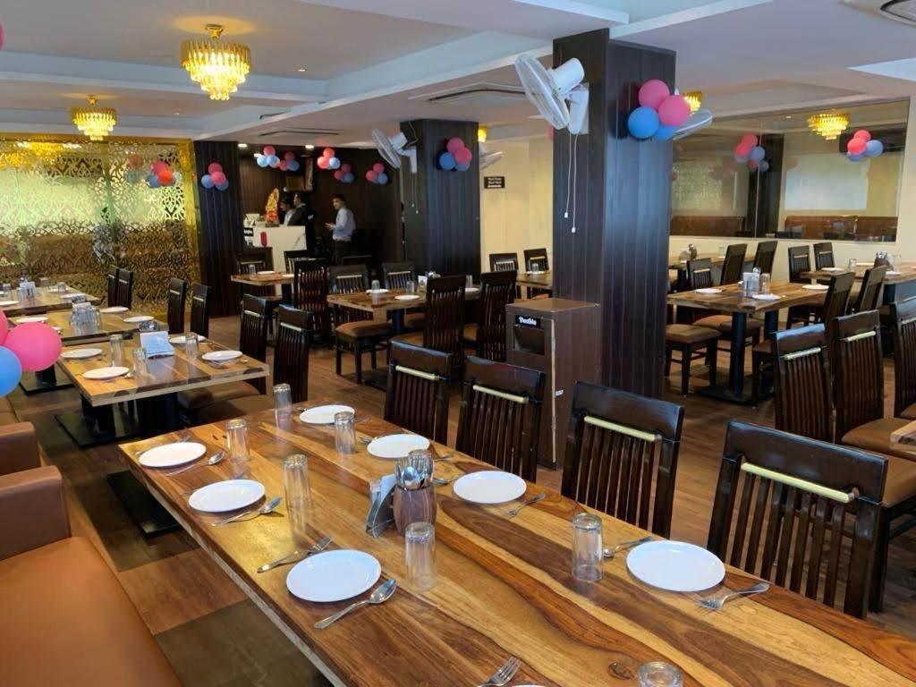 Hotel Opal Plaza Executive Waluj Buzurg Экстерьер фото